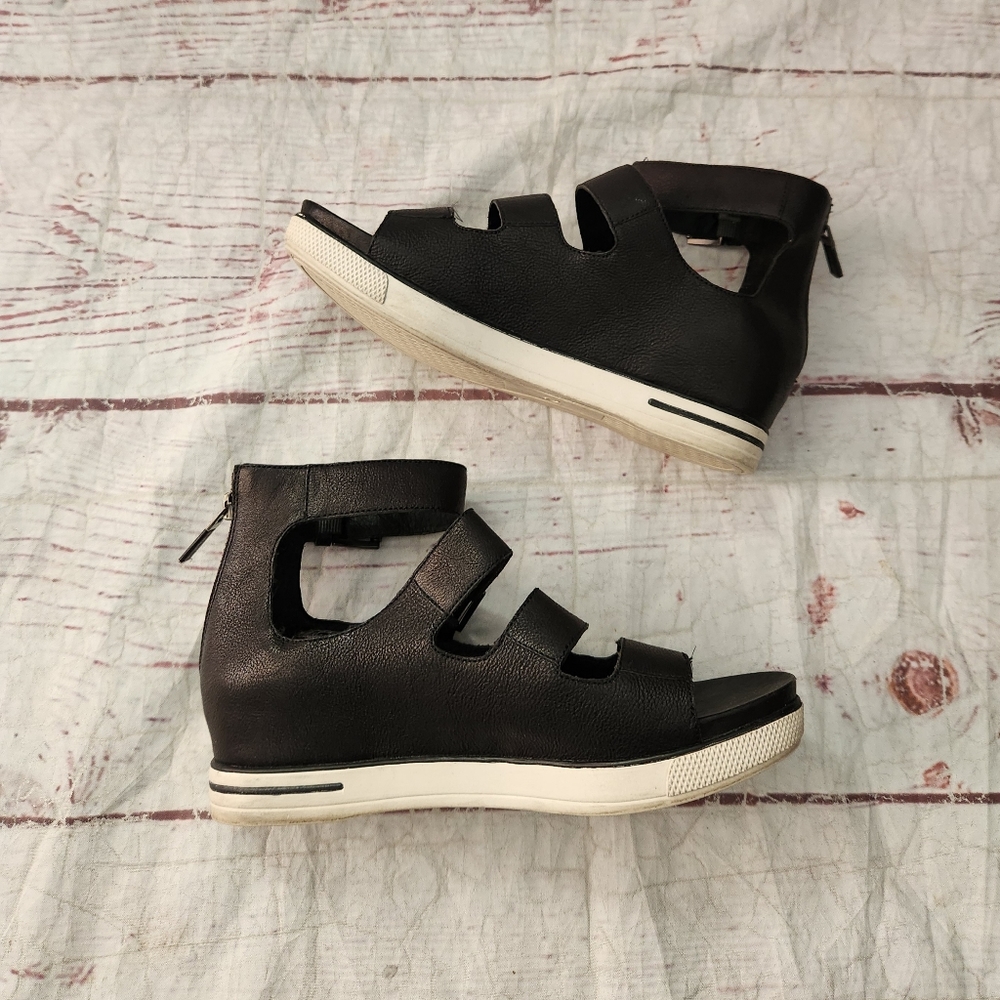 Eileen Fisher Leather Gladiator Sandals Size 7.5